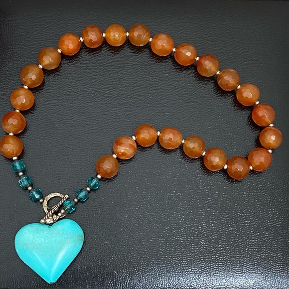 Handmade Agate Stone Crystal Faux Turquoise Heart Pendant Toggle Chunky Necklace - Picture 6 of 16